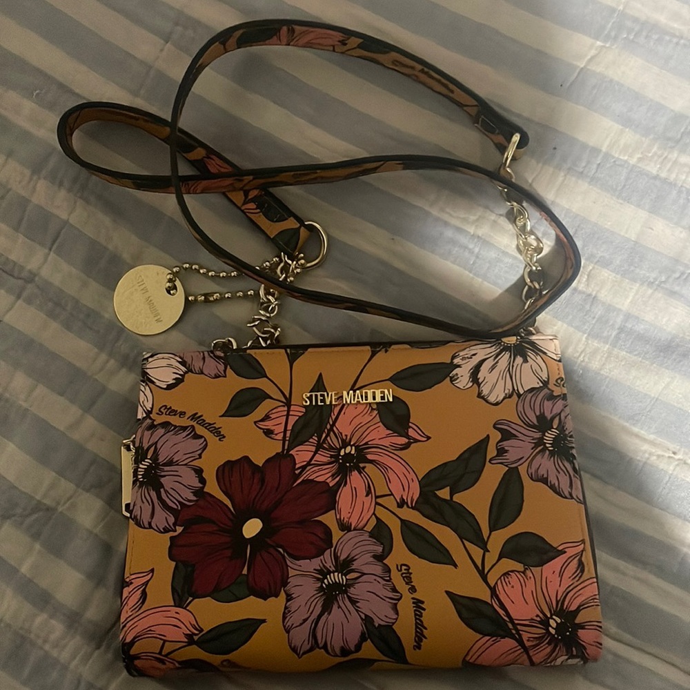 Steve Madden purse 9 inches wide, 8 inches deep opens up into three 60”strap